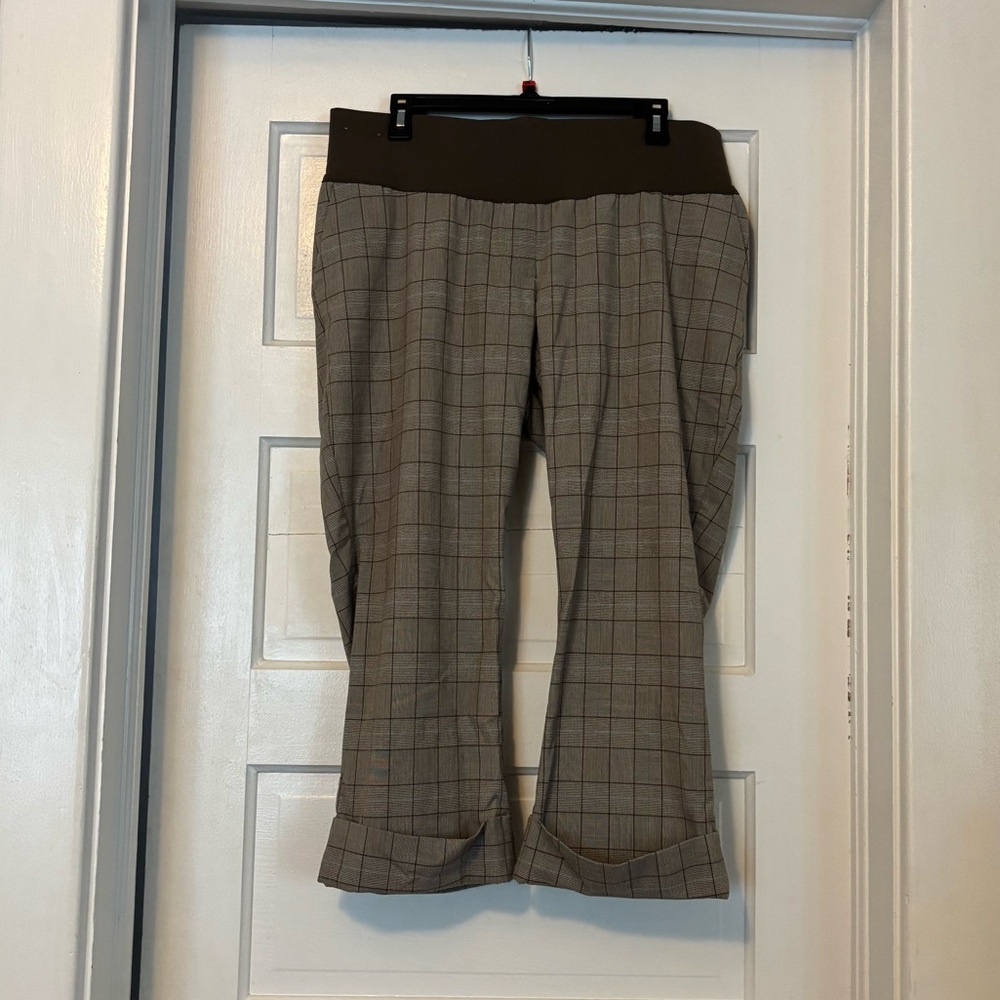 Maternity Plaid Cropped Capris with Brown Waistband